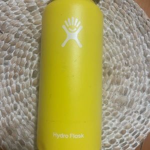 32oz Hydro Flask water bottle